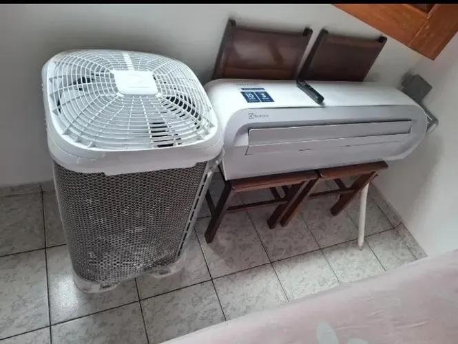 Ar condicionado Electrolux 24.000btus inverter. Semi novo. 3 meses de uso.