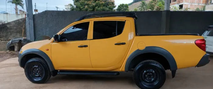 Mitsubishi L200 Triton Savana 3.2 CD TBI Dies. Mec. 2013