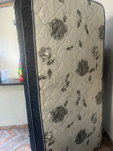 Cama box semi -nova 