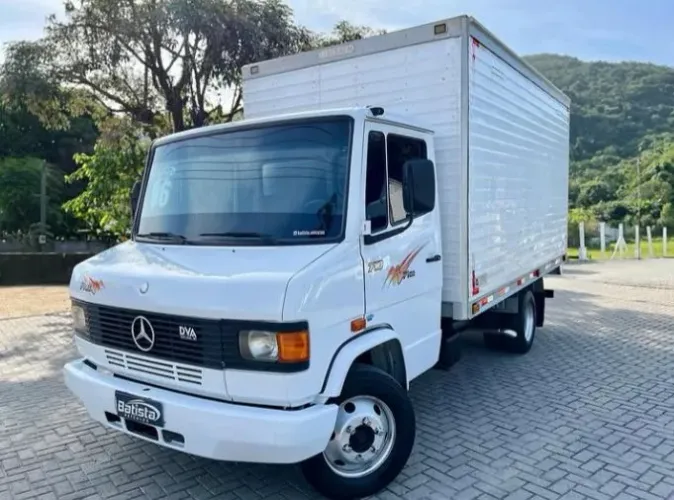 MERCEDES-BENZ 710 PLUS 2006
