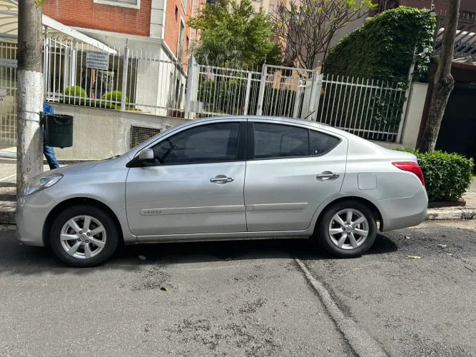 Nissan Versa SL 1.6 16V Flex Fuel 4P Mec. 2012