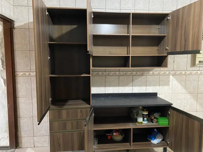 Armário de cozinha em ótimo estado. São 04 peças ué compõe o armário.
