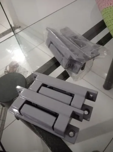 Dobradiças para vitrines
