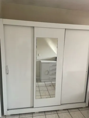 Guarda roupa 3 portas de correr com espelho