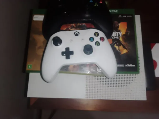 Xbox One S - 5 jogos Inclusos