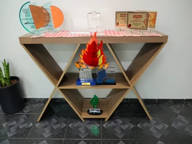 Móvel Aparador 110cm com Nichos
