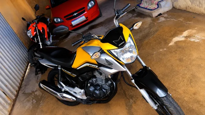 Honda Titan 160 leia o anúncio