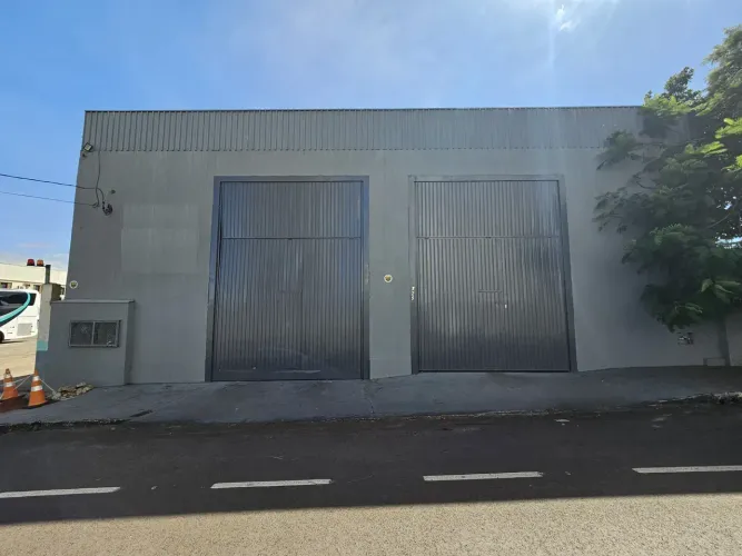 Galpão novo para aluguel tem 595 metros quadrados em Jardim América - Campo Grande - MS