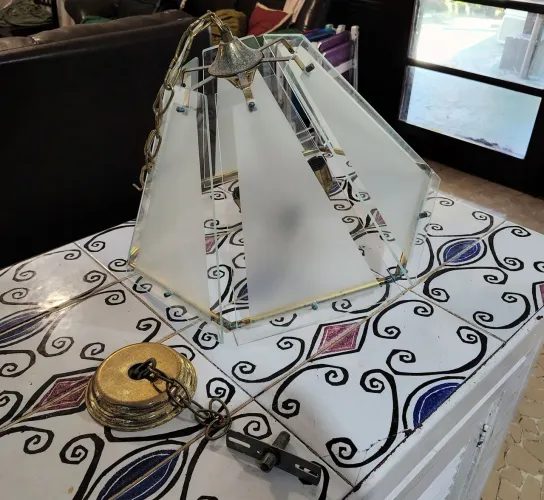 Lustre Antigo de Bronze com estrutura de vidro usada