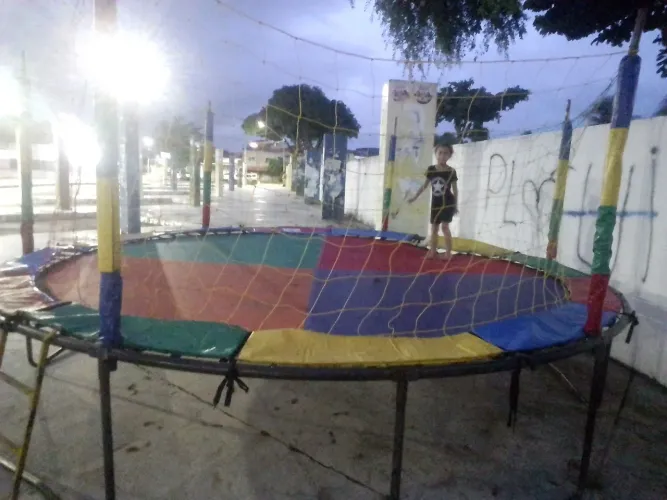  Alugamos Cama elástica grande de 4  metros e 30  com munitor