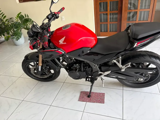 Honda CB 500F impecável 2024