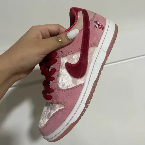 Tênis Nike SB Dunk Low Strangelove