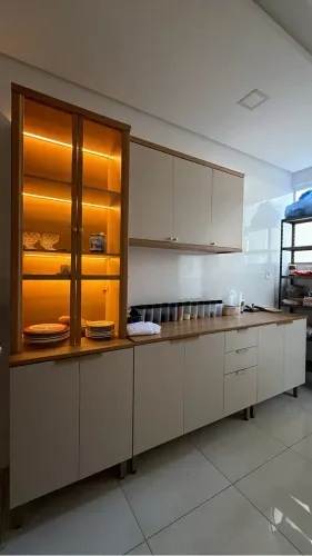 ARMÁRIO COM LED NOVO NOVO