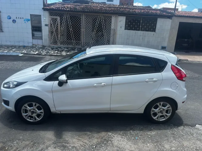 Ford Fiesta SEL 1.6 16V Flex Aut. 5P 2017