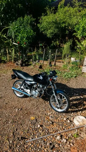 Vendo Titan 150 ks moto toda original nos mínimos detalhes segundo dono da moto 
