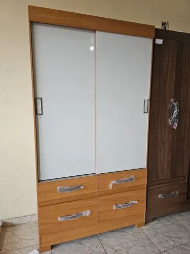 Guarda roupa de solteiro novo