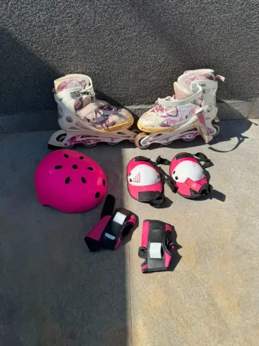 patins inline infantis modelo Roces Compy 7.0 Girl, apresentando design ajustável em branc