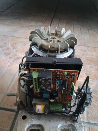Motor de portão leia anúncio