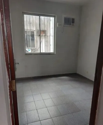 Apartamento com sacada no Ed. Royal Park