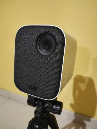 Projetor Xiaomi Mi Smart com pedestal