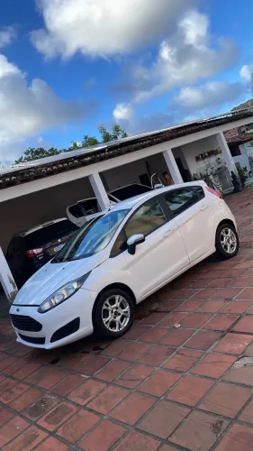 Ford Fiesta 1.6 16V Flex Aut. 5P 2016