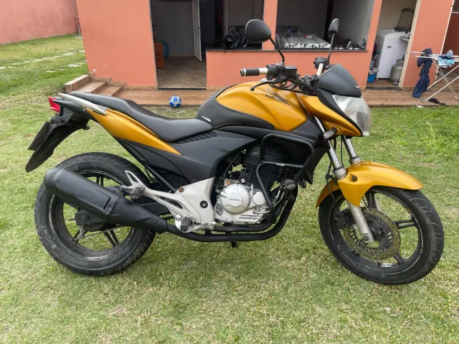 Cb 300 R top em dia e em ótimo estado