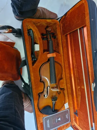 Violino 4/4 de pouco uso.