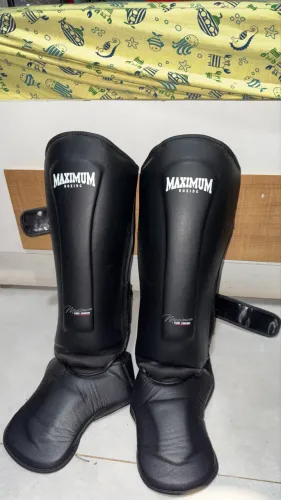 Caneleira de muay thai e kickboxing Maximum