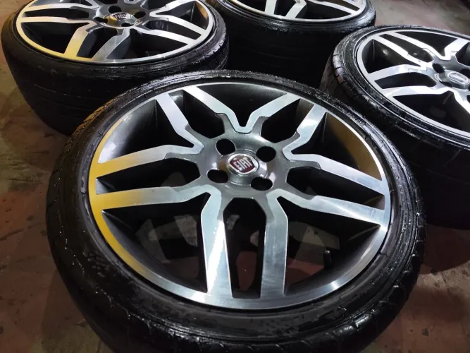 Rodas Aro 17" Originais Mod Fiat - Idea Sporting. C/pneus. Aceito Cartão.