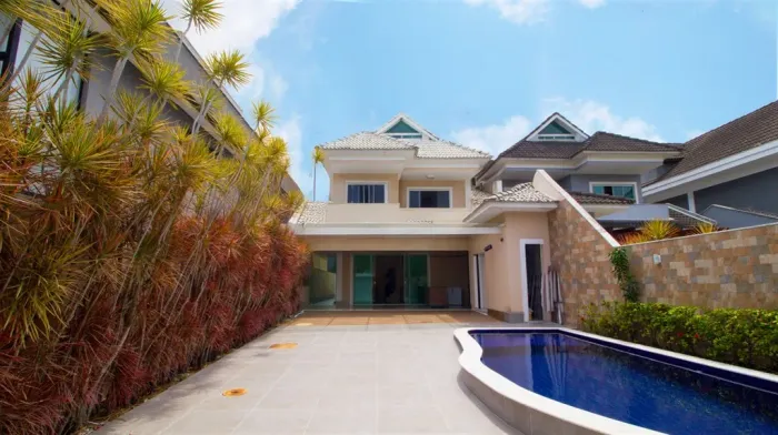 Magnifica casa tríplex - Condomínio Mare Rosso