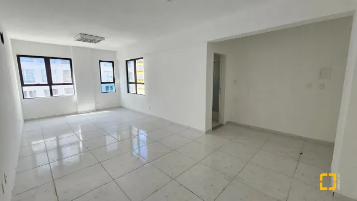 Sala comercial com 34 m2, 1 vaga, no Trindade Shopping
