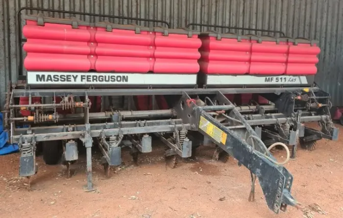 Plantadeira Massey Ferguson 511 ano 2013