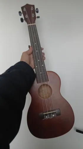 VENDE-SE UKULELE