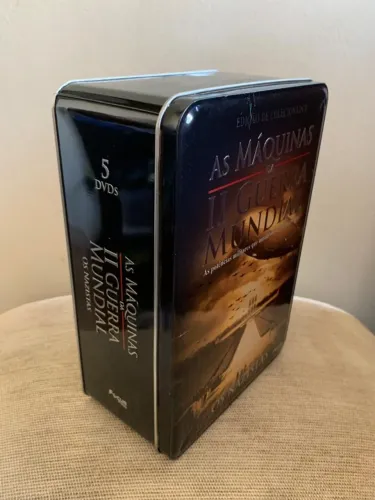 Caixa Metálica de Colecionador com 5 DVDs sobre a II Guerra Mundial.