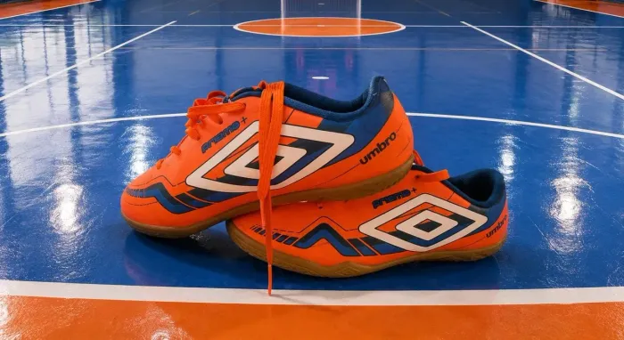 Chuteira futsal Umbro Prisma+