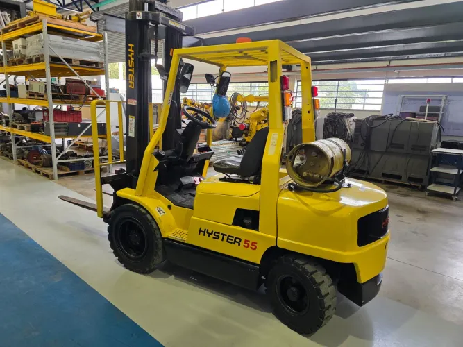 Empilhadeira Hyster 2,5T excelente!