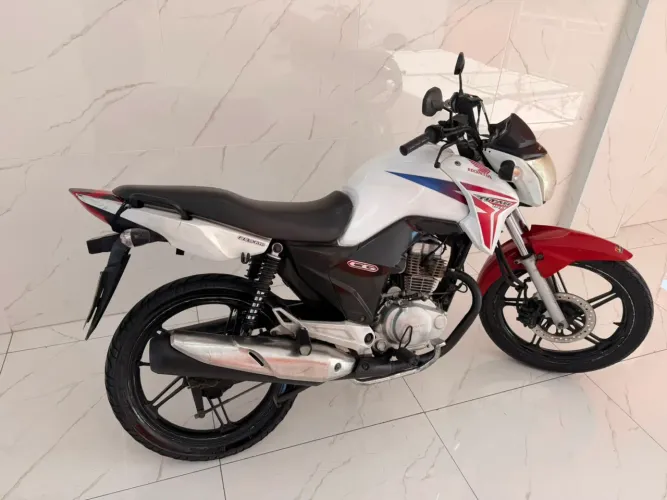 TITAN EX 150 2015