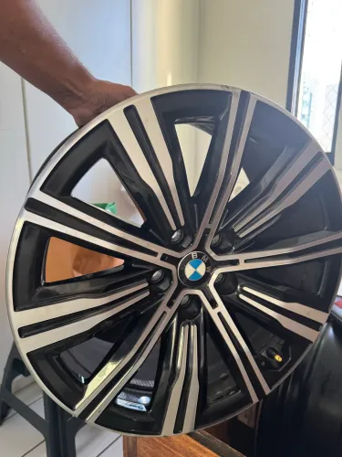 Jogo de Rodas BMW 320i Aro 18 - Originais (Ano 2024) - Estado de Novas 