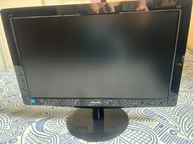 Monitor 19" Philips DVI e VGA Impecável