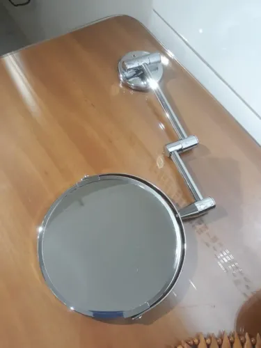 Espelho articulado para banheiro