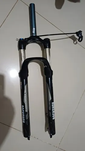 Suspensao 27,5" Rockshox xc30 c/trava no guidom