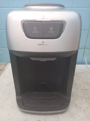Bebedouro Gelagua Electrolux Prata com Refrigeração Eletrônica - Bivolt usado