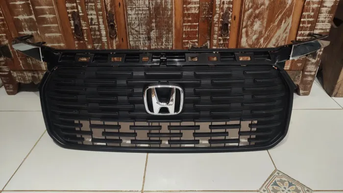 Grade Honda wr-v 2025/2026 com frisos cromados laterais original Honda excelente estado