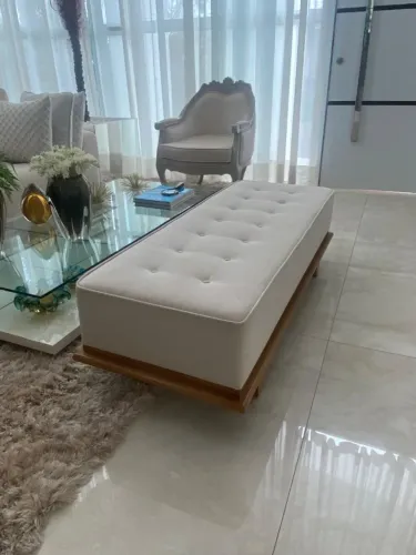 Banco Recamier Capitonê Suede Off-White 1,46m Madeira