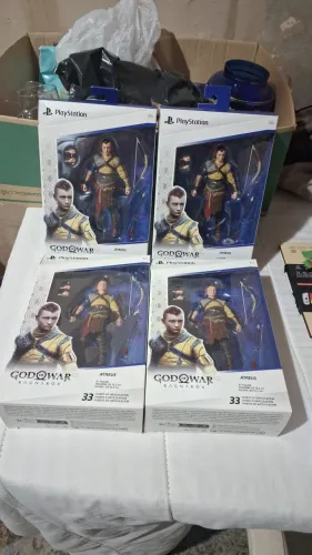 4 bonecos atreus God Of war Lacrados oficial sony