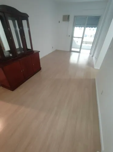 Excelente Apartamento de 02 Quartos, 2 VARANDAS e 1 vaga.