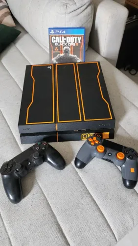 PS4 Fat 1 TB Edição Black Ops III + 2 controles + 11 jogos