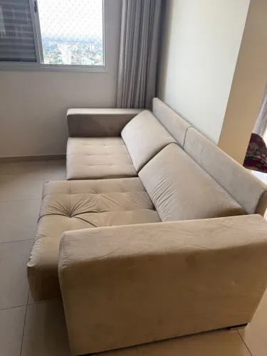 Sofá retrátil em muito bom estado,600 Reais.