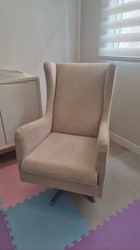 Poltrona com giro e balanço