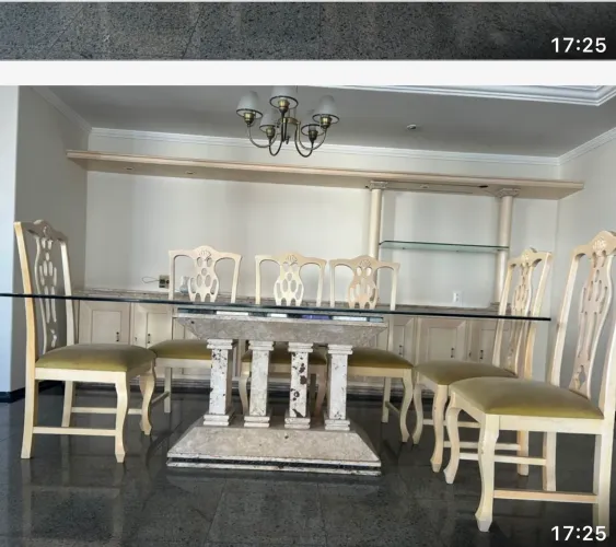 Mesa de vidro com base de mármore e 8 cadeiras